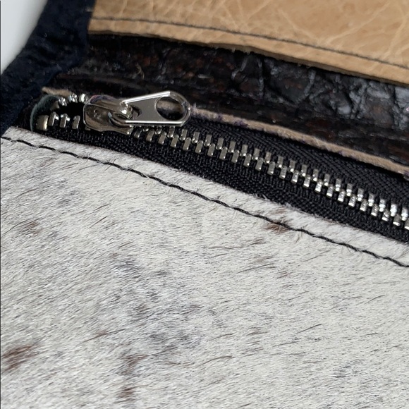 NWOT- Gorgeous leather wallet - Picture 4 of 6